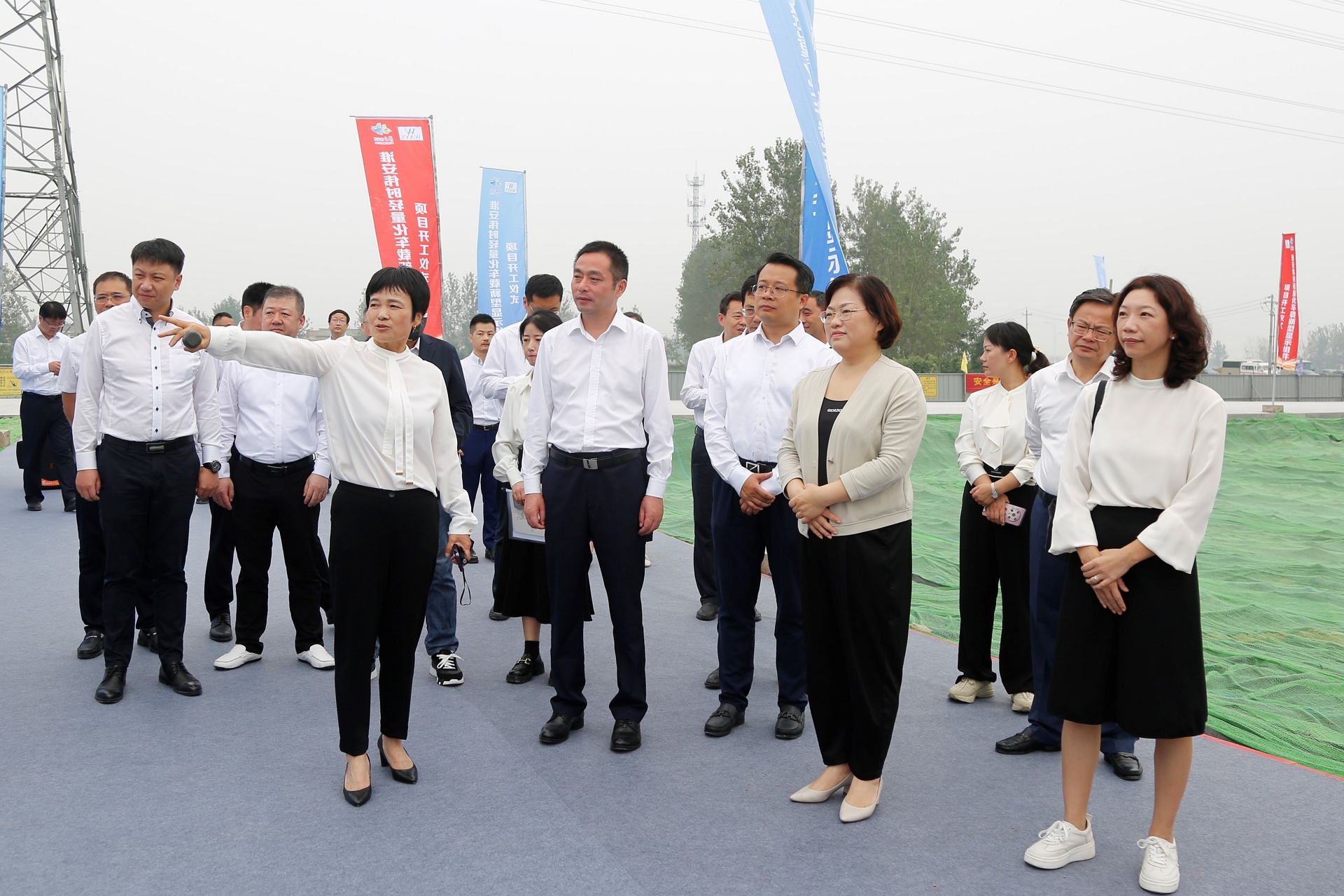淮安尊龙凯时轻量化车载新型显示组件项目开工建设3.JPG